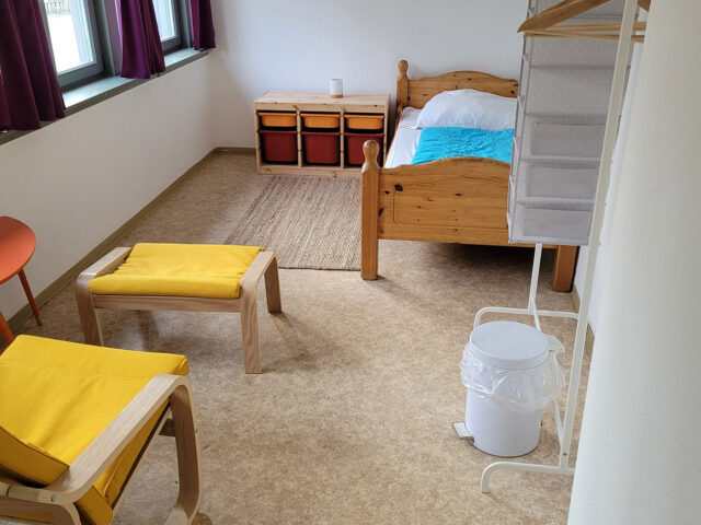 Das Gesindehaus – ein idealer Übernachtungsort inmitten der Natur und historischem Ambiente.